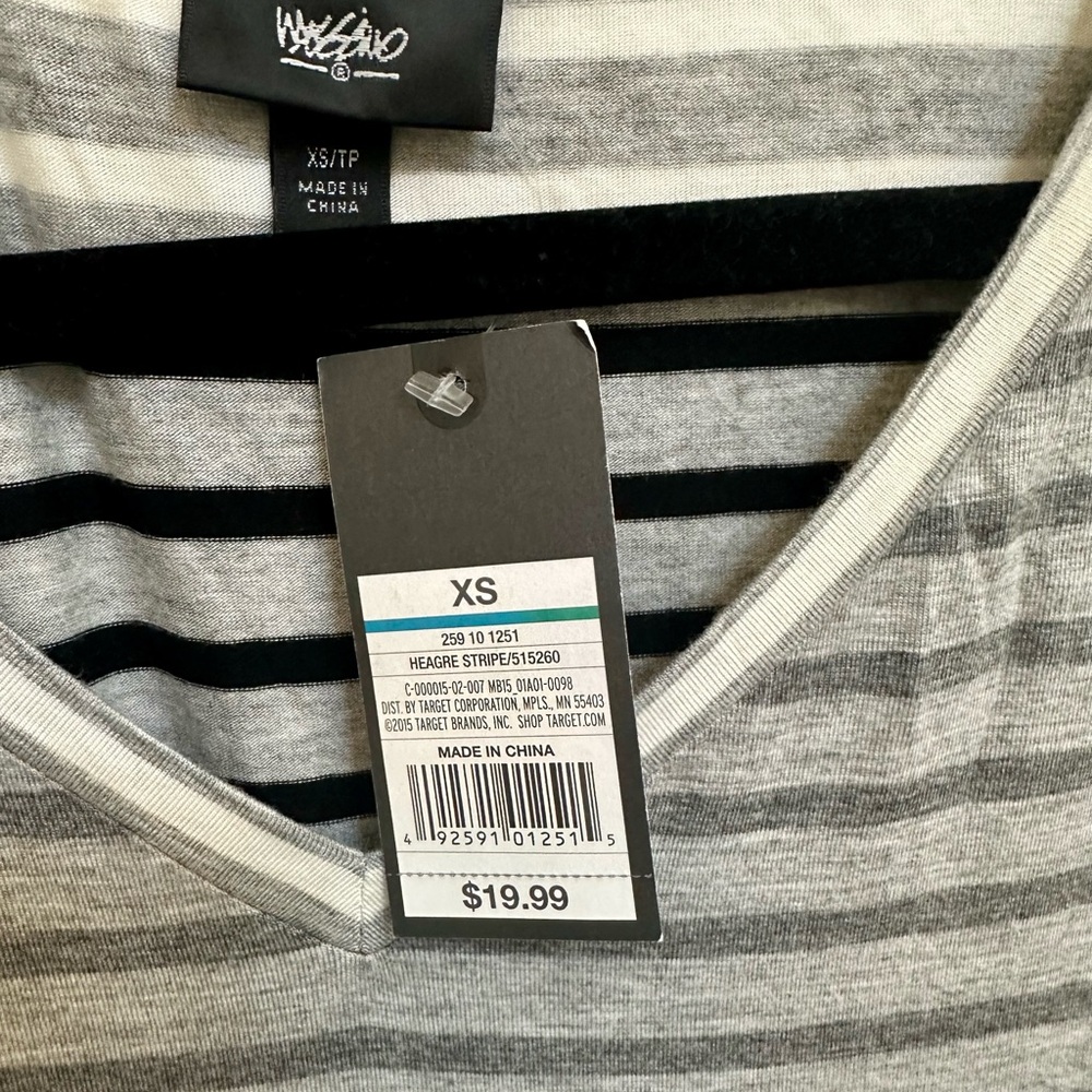 NWT! Striped Cold Shoulder V Neck Blouse in size XS - Picture 3 of 3